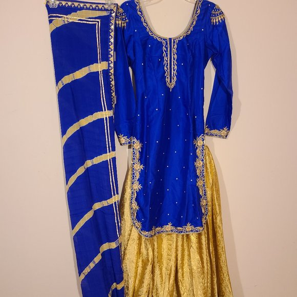 Ghagra with Long Kameez Full Outfit - Picture 2 of 4